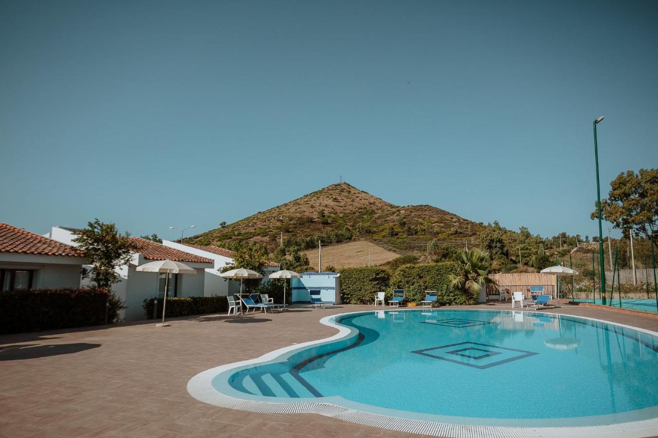 Resort Fior Di Sardegna โปซาดา ภายนอก รูปภาพ