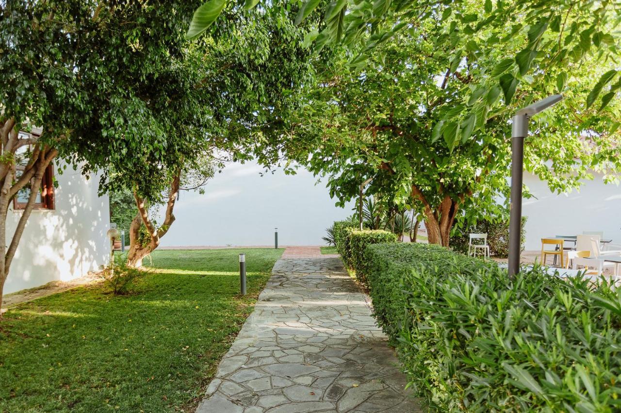 Resort Fior Di Sardegna โปซาดา ภายนอก รูปภาพ