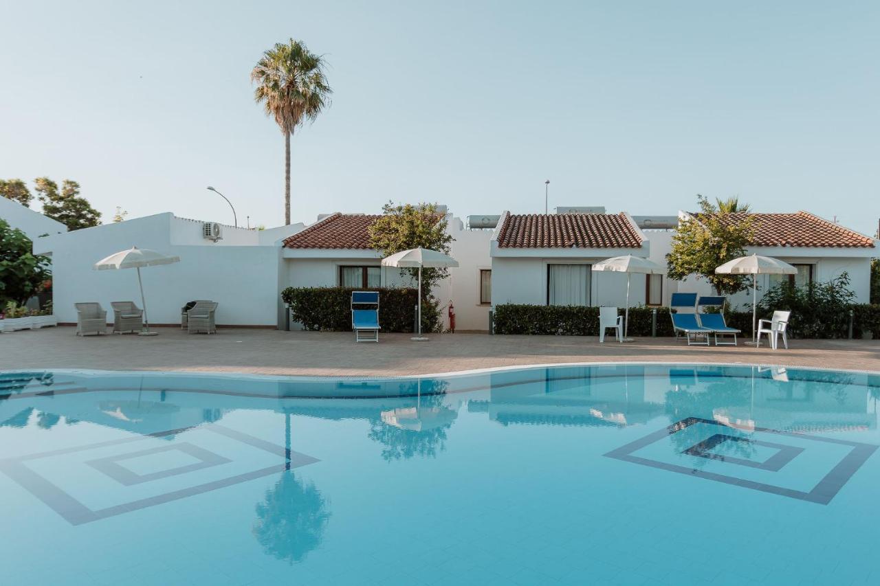 Resort Fior Di Sardegna โปซาดา ภายนอก รูปภาพ