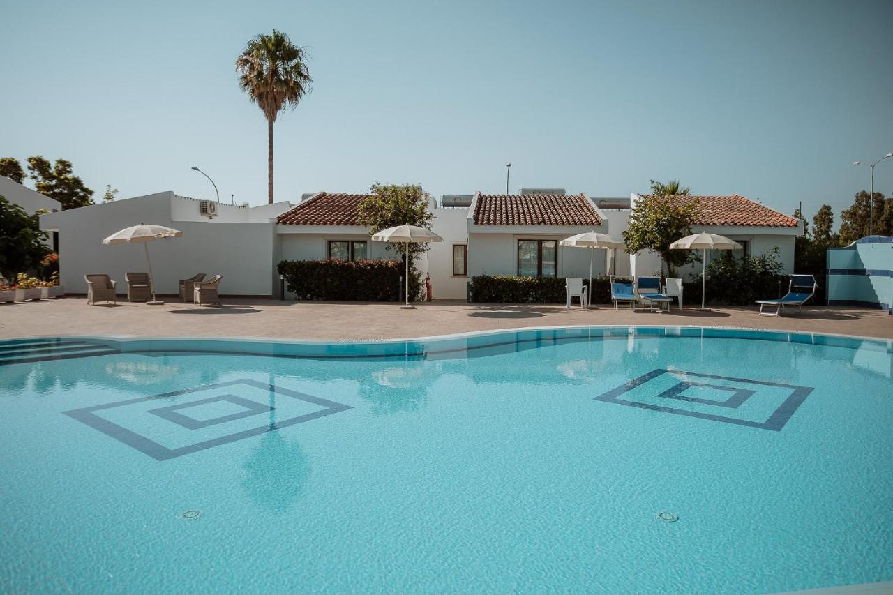 Resort Fior Di Sardegna โปซาดา ภายนอก รูปภาพ