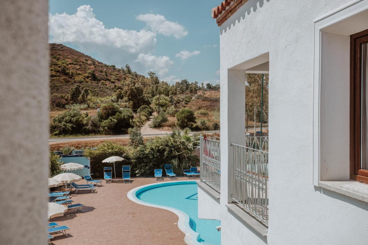 Resort Fior Di Sardegna โปซาดา ภายนอก รูปภาพ